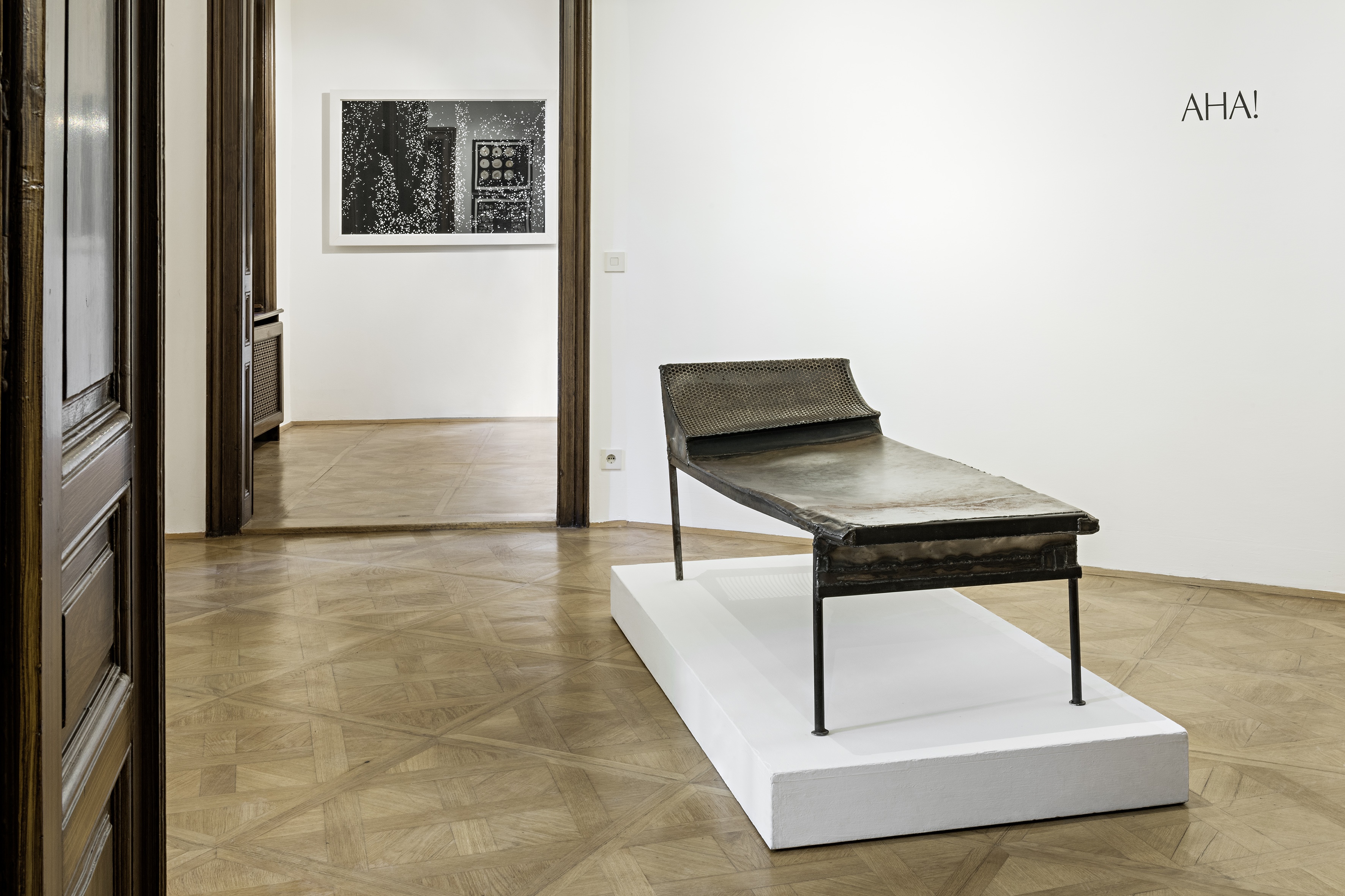 Kortárs művészet a Sigmund Freud Múzeumban – rálátassal Franz West „Liège” című alkotására 