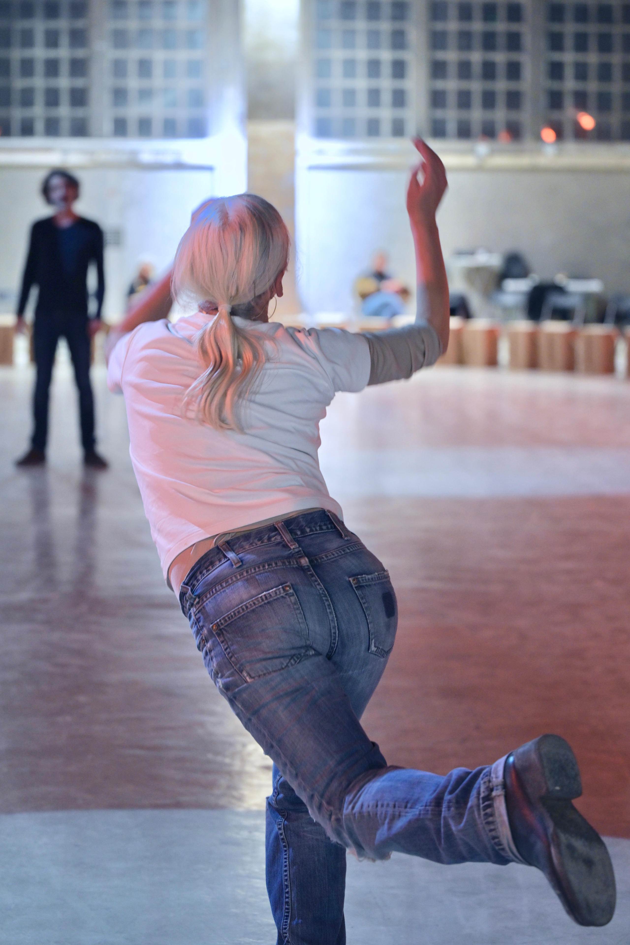 Rabih Mroué and Anne Teresa De Keersmaeker are dancing.