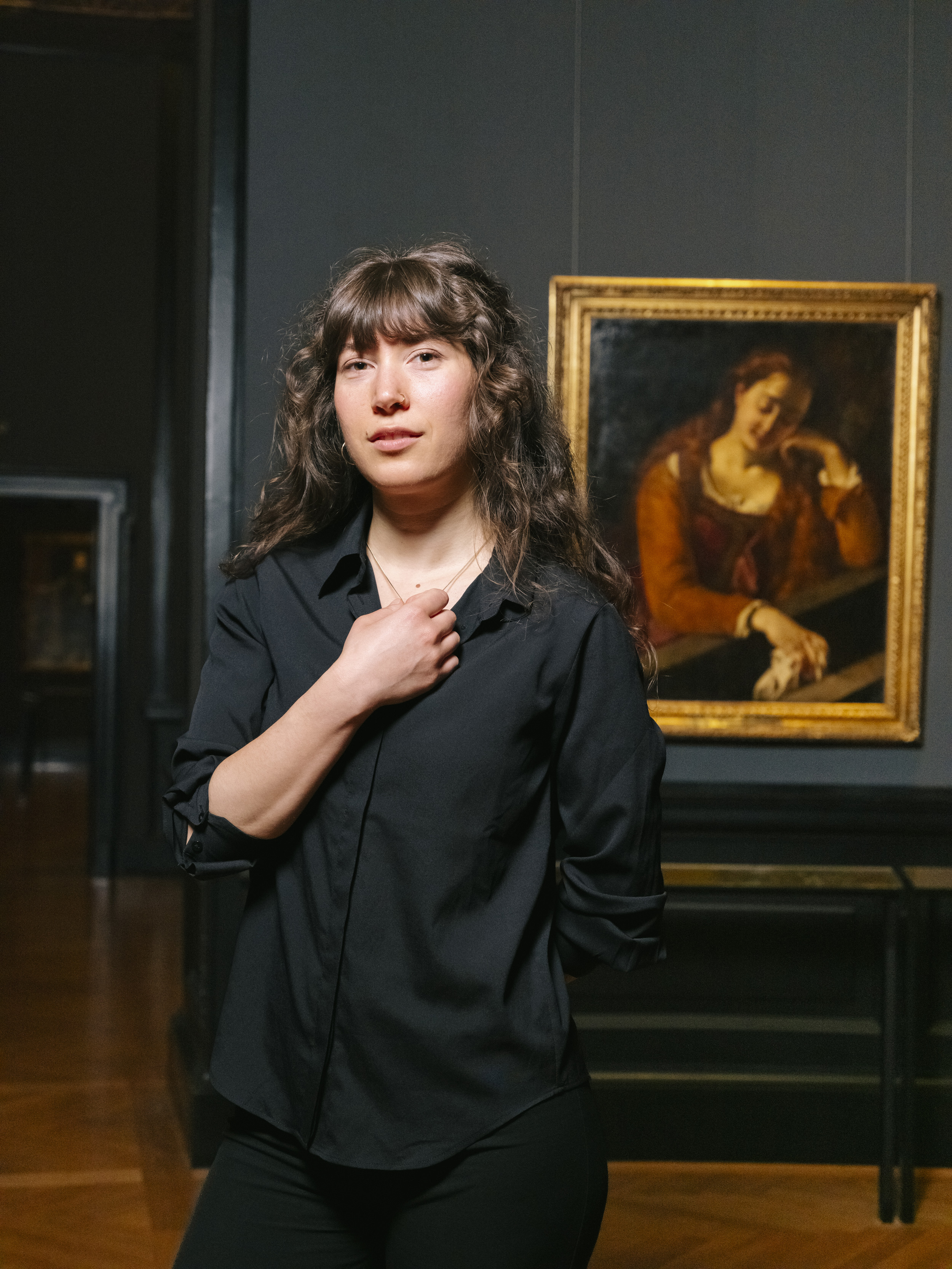 Kunsthistorisches Museum Vienna: employee Nora Todaro Calloni in front of the painting “Saint Mary Magdalene by Antiveduto della Gramatica”