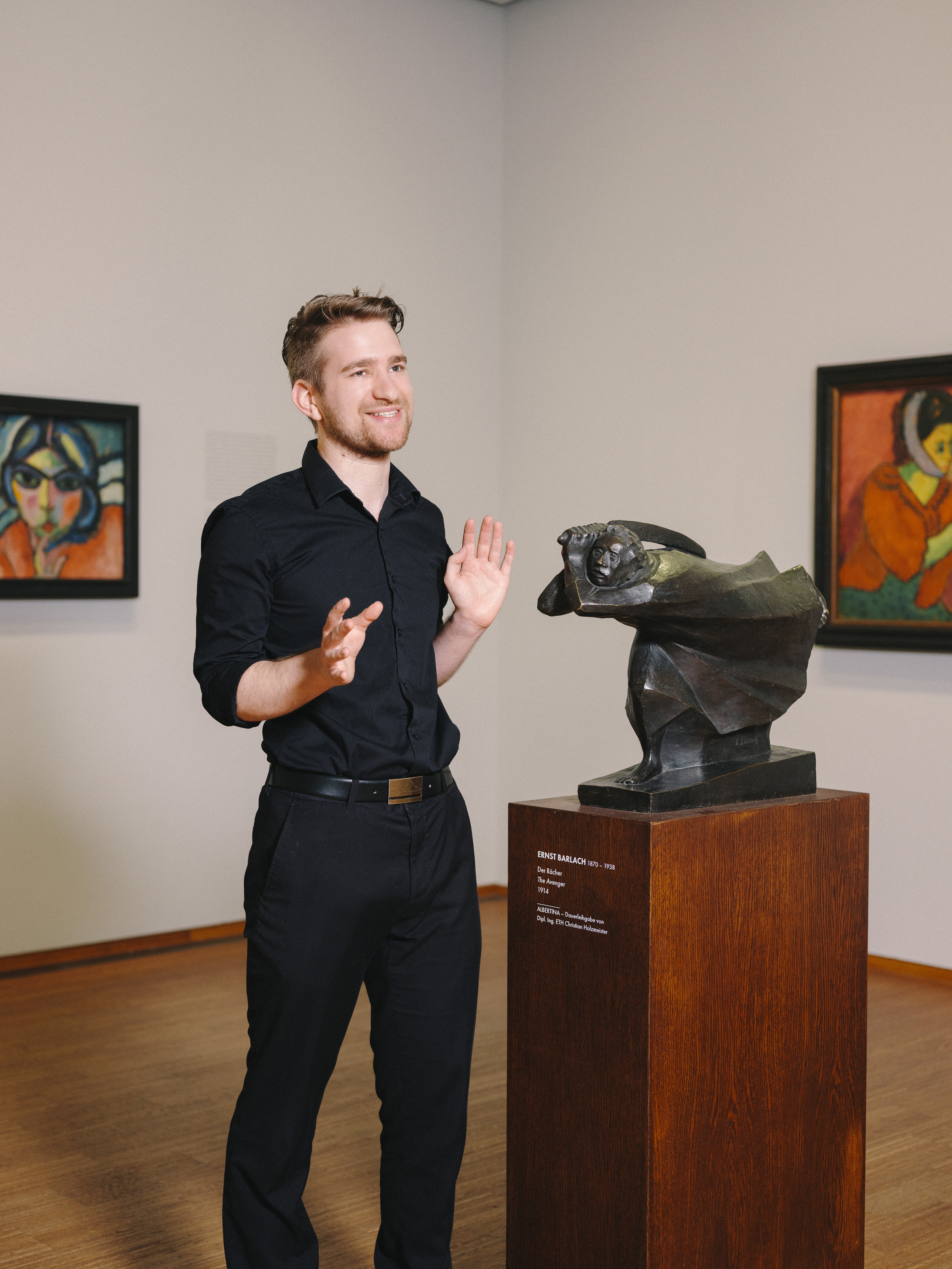 Albertina Wien: employee Dominik Messner next to the sculpture “Der Rächer” by Ernst Barlach