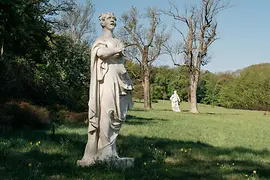 Pötzleinsdorf Palace Park, the four statues “The Singing Quartet”