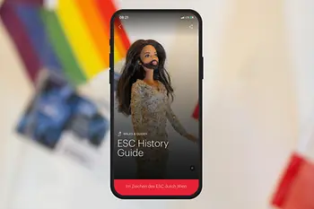 Sujet mit Conchita Wurst Puppe mit Text: ESC History Guide