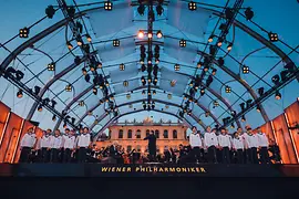 On the open-air stage in front of Schönbrunn Palace: the Vienna Philharmonic, conducted by Tugan Sokhiev, and the Vienna Boys' Choir.