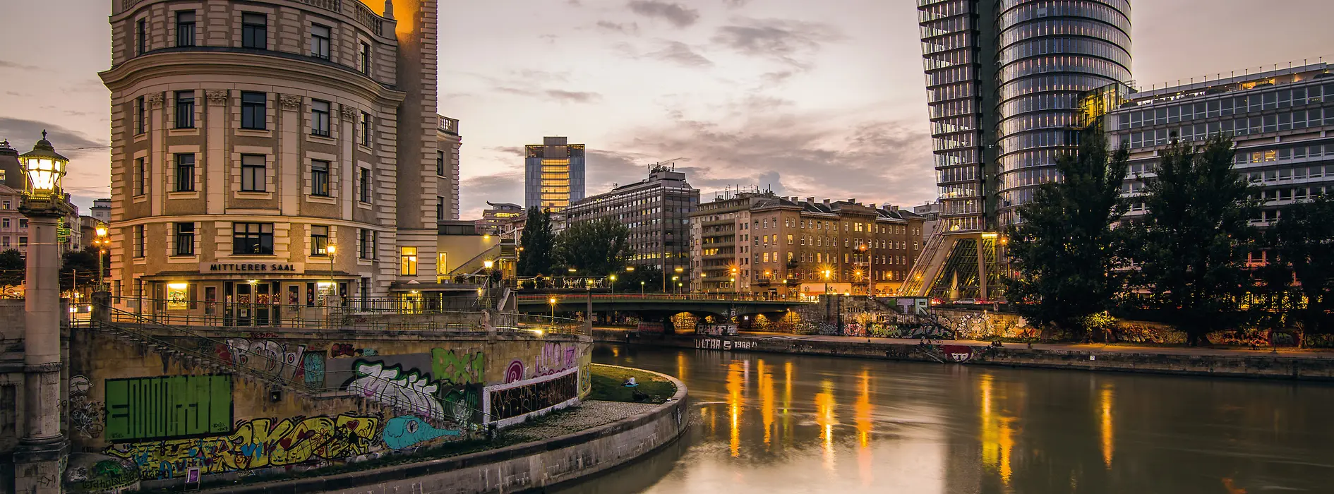 Blick auf Urania am Donaukanal