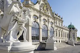 Le Belvédère à l'extérieur, avec le parc