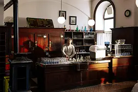 Bar des Restaurante "Ubl"