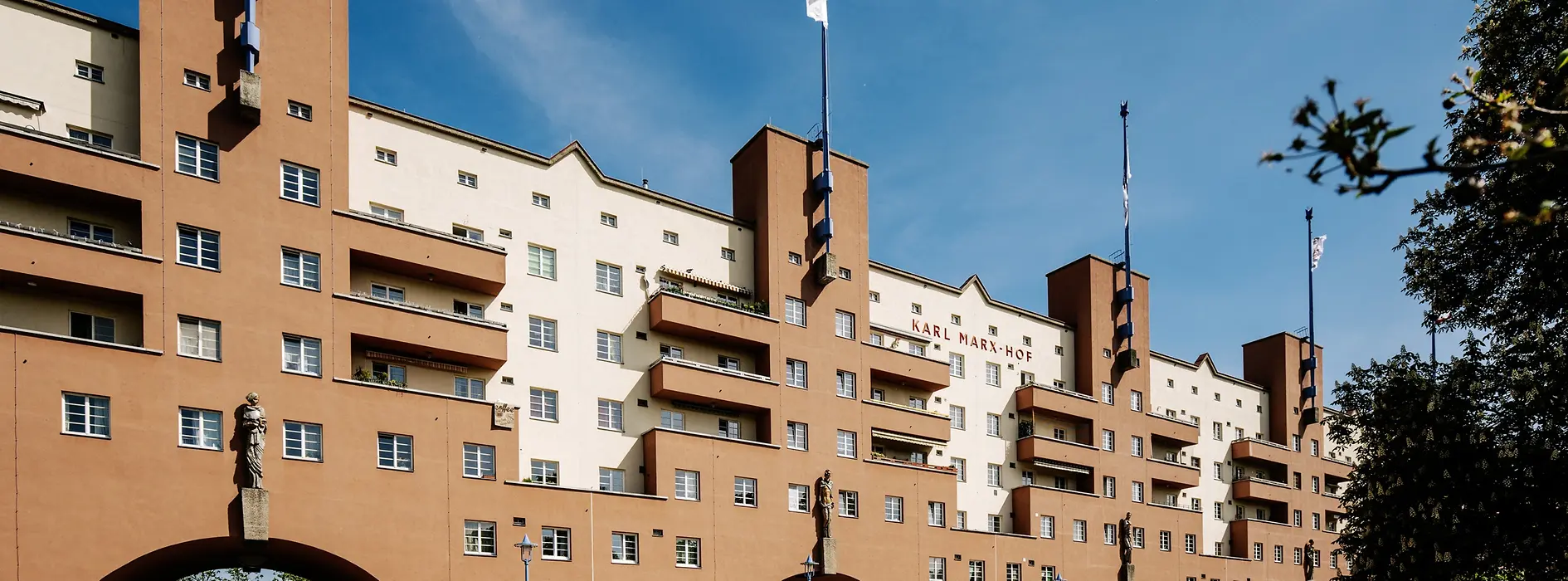 Karl Marx Hof, exterior view, park