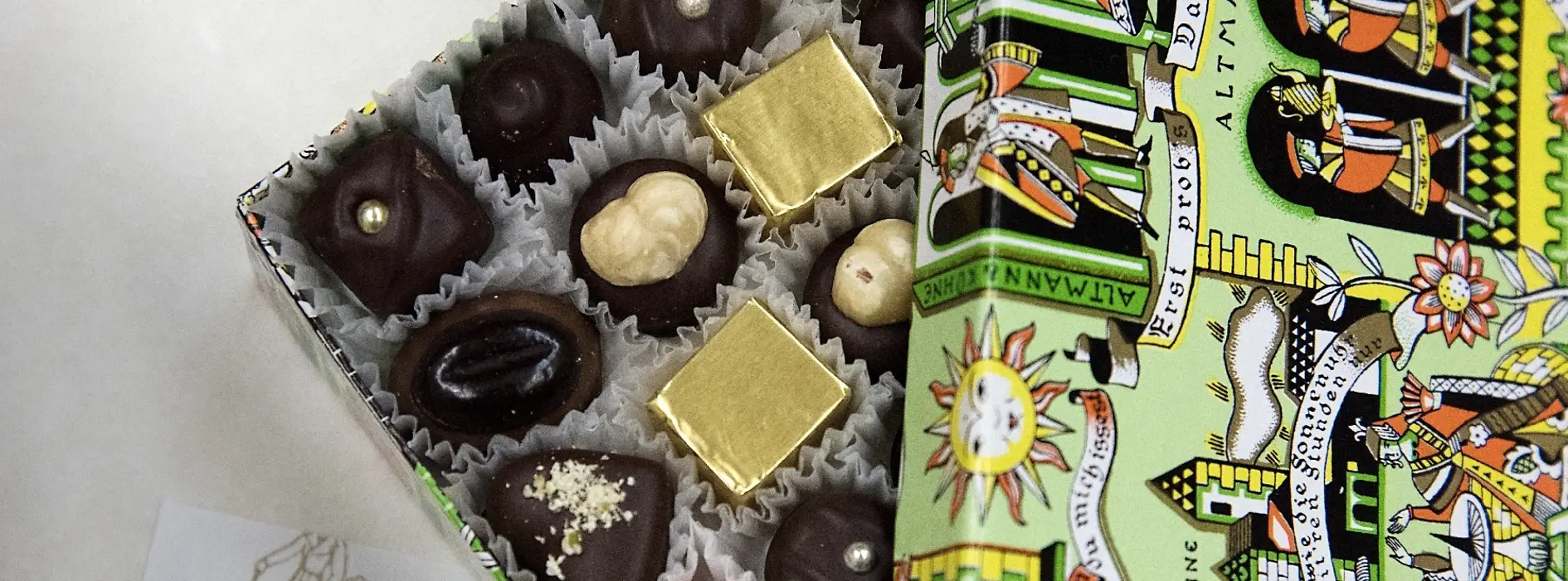 Boîte remplie de différents chocolats