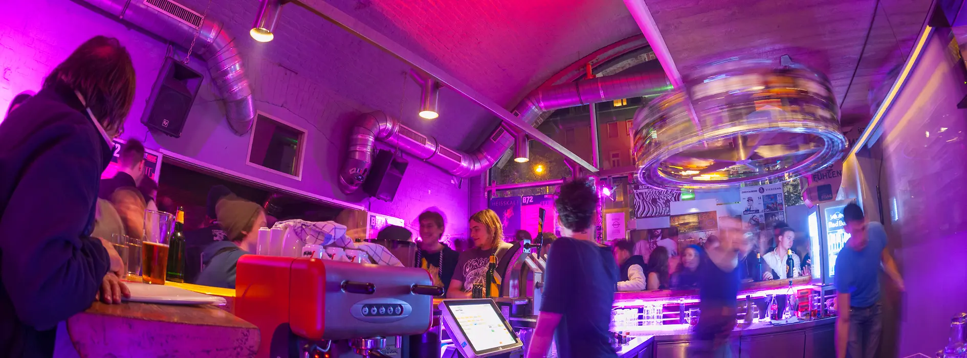 Blick in die Bar des B72 