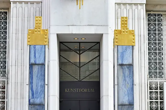 Portal del Bank Austria Kunstforum