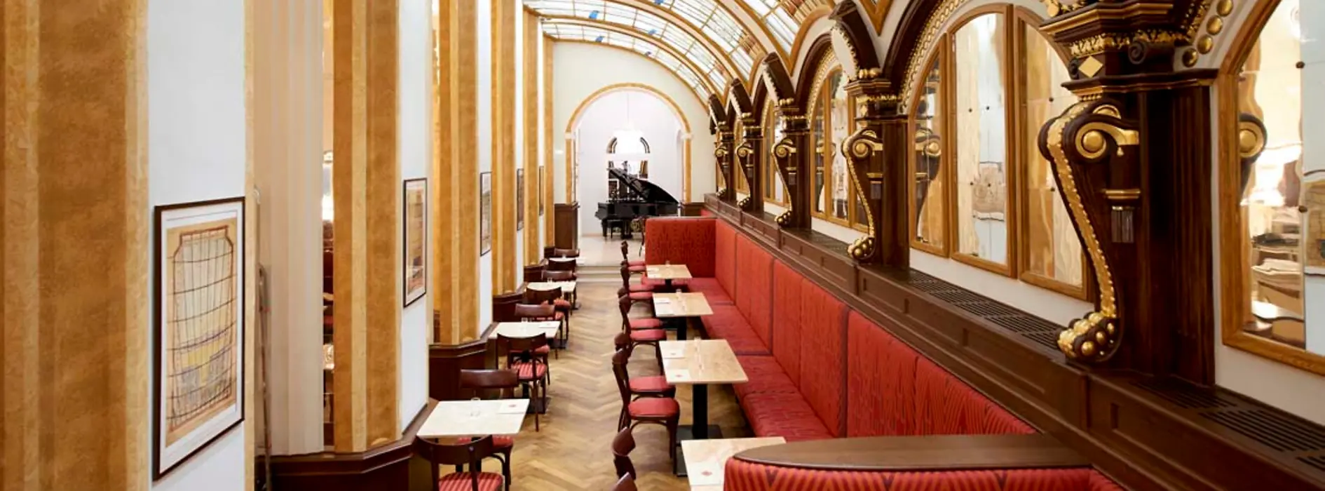 Interno della Pasticceria Sluka
