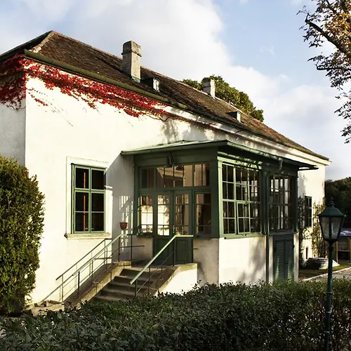 Der Pfarrwirt, exterior shot