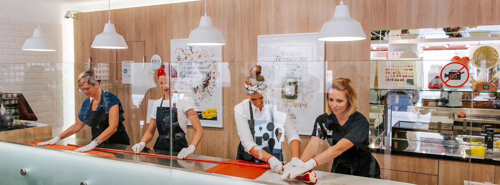 Production of sweets in Vienna's Sugar Workshop