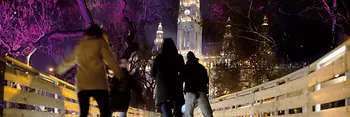 Patinar sobre hielo delante del Ayuntamiento