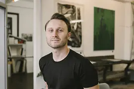 Portrait photography by gallery owner Florian Appelt in his gallery "Kunst ab Hinterhof, which means Art from the backyard