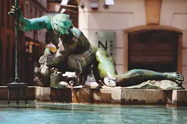 The Donnerbrunnen at the Neuer Markt