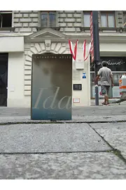 Book "Ida" in front of the Sigmund Freud Museum Vienna