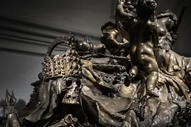 Skull sculpture with imperial crown on a casket
