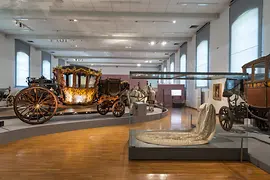 Carrozze e abiti al Museo delle Carrozze imperiali