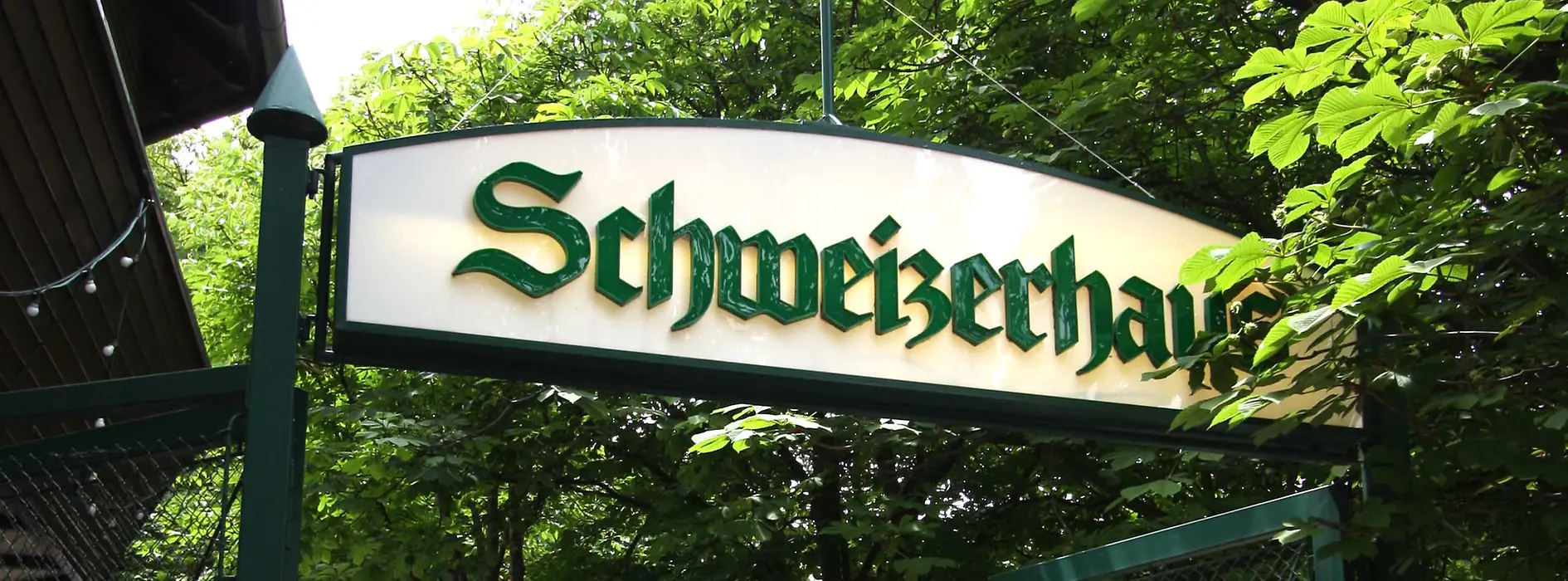 Waiter in Schweizer Haus