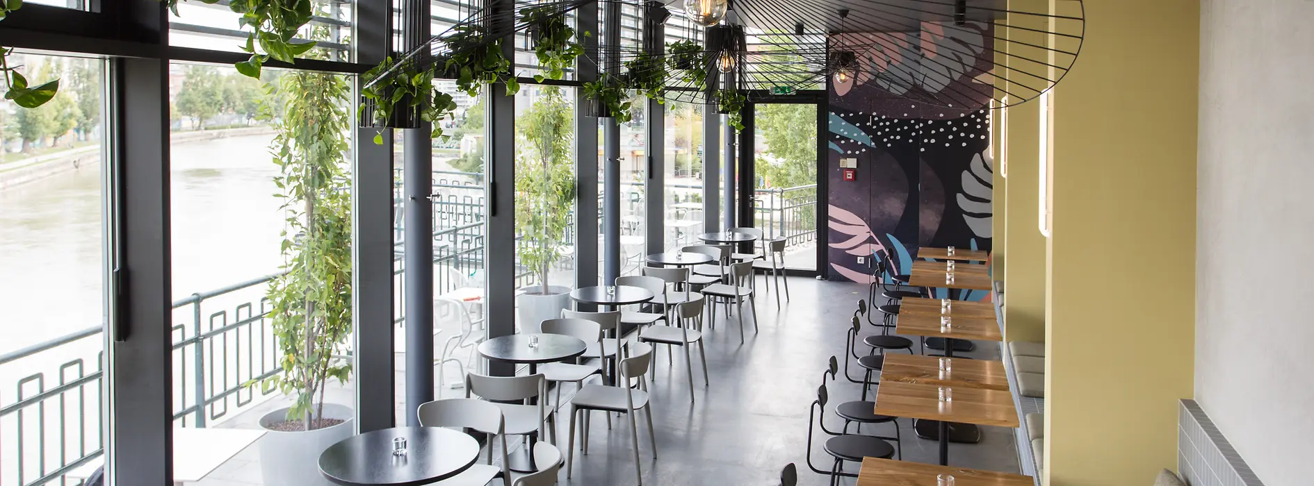 Klyo, Restaurant