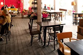 A Malom étterem vendégkertje