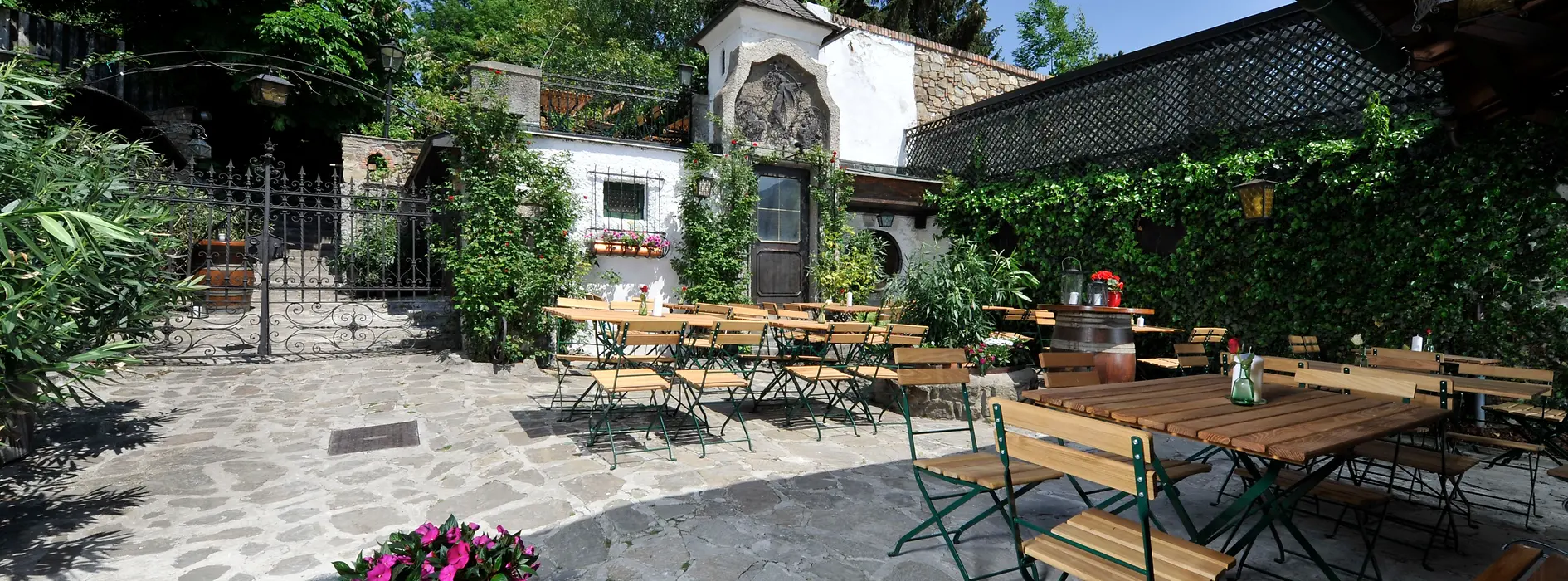 Müller's Wine Tavern & Winery, courtyard