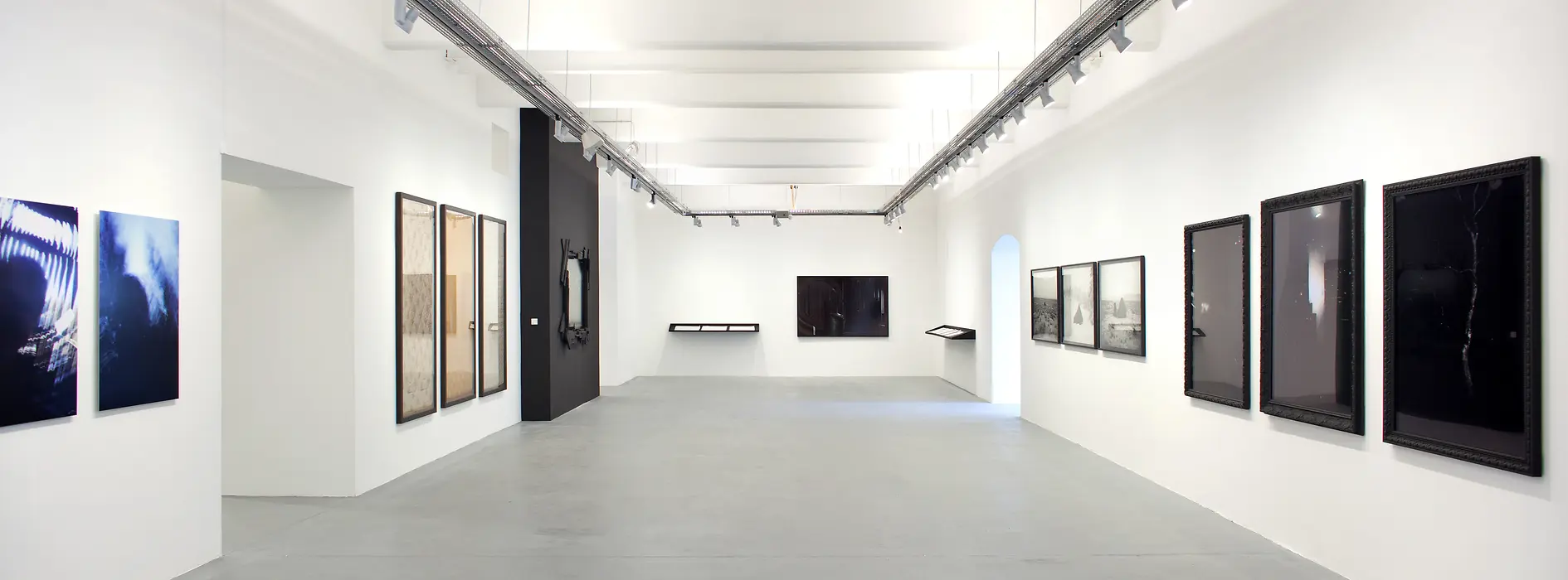 Room inside the OstLicht Gallery