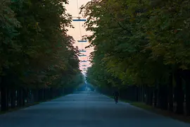 Hlavní třída v Prátru brzo ráno 