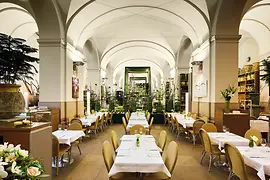 Restaurant Hansen in the stock exchange building, interior shot