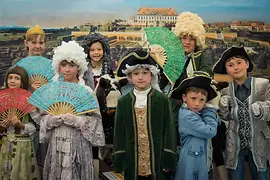 Des enfants au musée pour enfants du château de Schönbrunn
