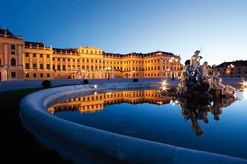 Pałac Schönbrunn nocą