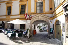 View from Schönlaterngasse into Heiligenkreuzerhof 