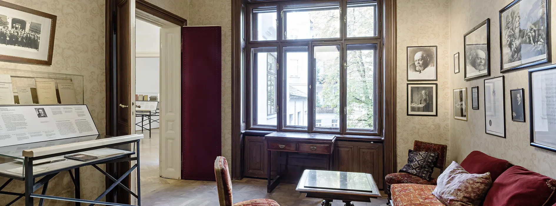 Waiting room with original furniture in the Sigmund Freud Museum 