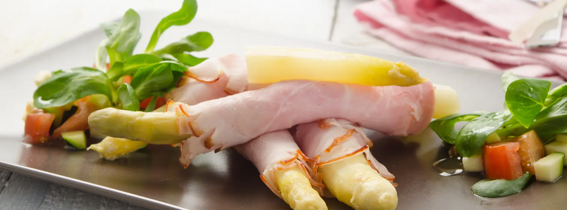 Asparagus dressed in ham