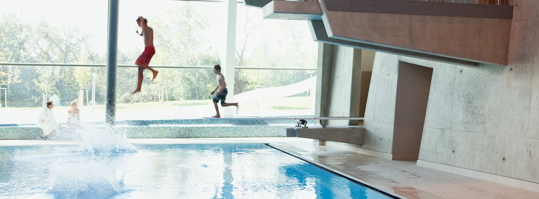 Вышки для прыжков в воду в термальном комплексе Therme Wien