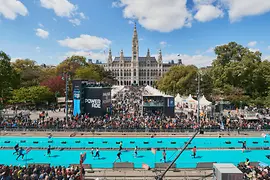 Zieleinlauf beim Burgtheater und Rathaus