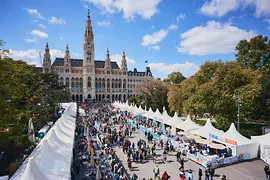 Feiern am Rathausplatz 