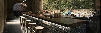 Comptoir du bar en sous-sol krypt