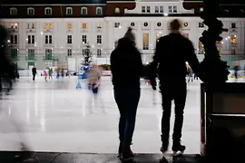 Eislaufen bei Sonnenschein