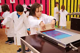 ZOOM Children's Museum, print workshop Children experiment 