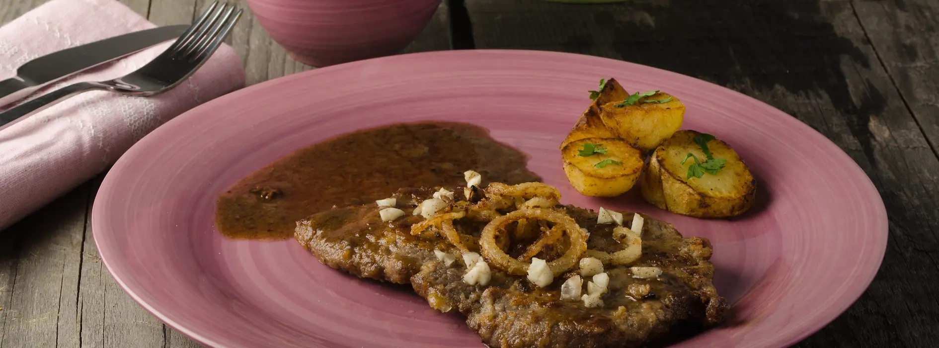 Sirloin with onions 