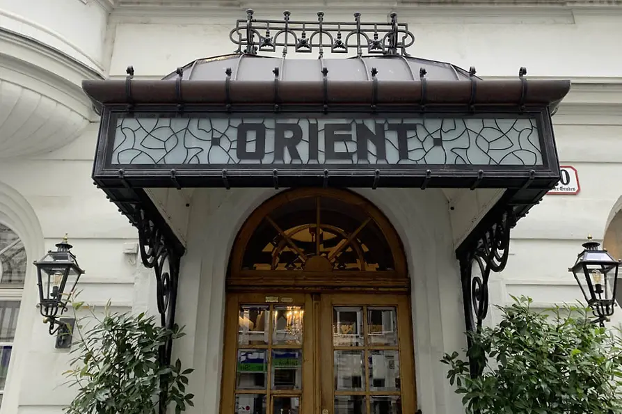 Facciata del leggendario albergo a ore Orient