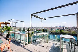Jaz in the City Vienna: Rooftop Bar Mariatrink, balcony
