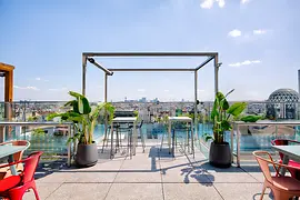 Jaz in the City Vienna: Rooftop Bar Mariatrink, balcony