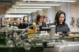 Thomastik-Infeld, production hall, employees 