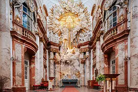 Innenansicht der Wiener Karlskirche