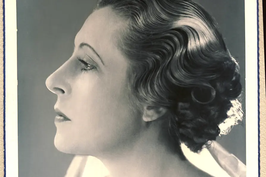 Portrait photo, Helene Winterstein