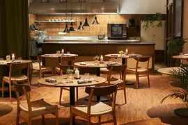 Restaurant Z’som, interior view, diners, Zsom