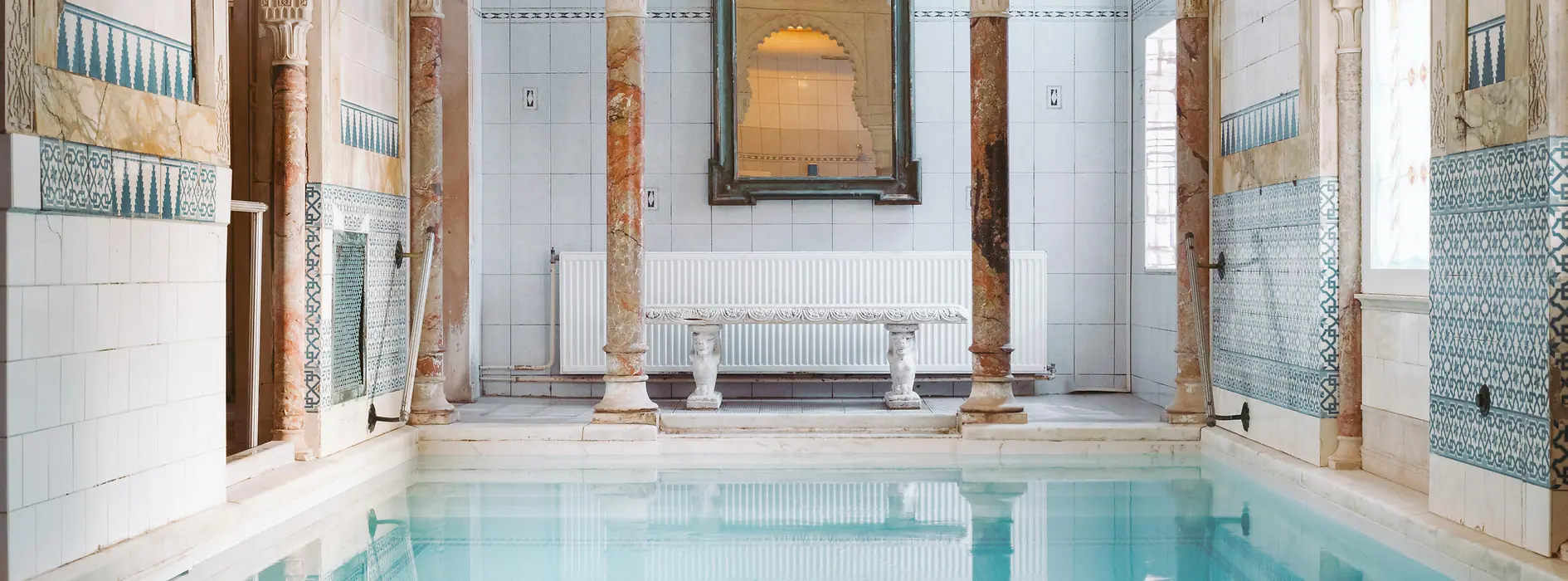 Historic pool with columns in the gay sauna Kaiserbründl